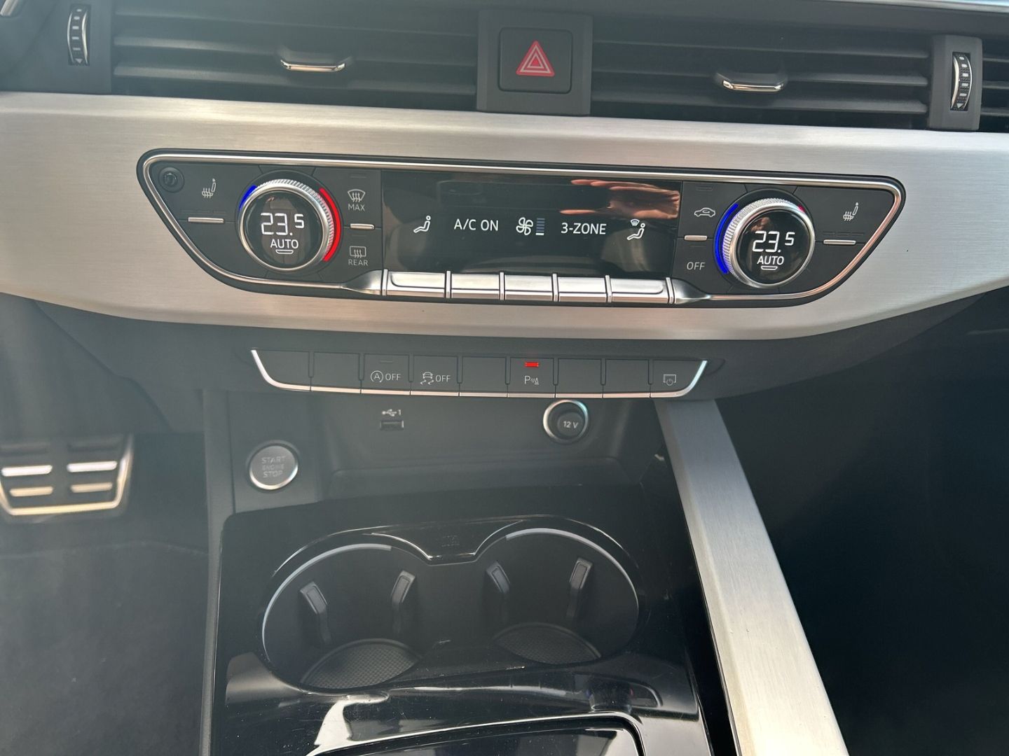 Fahrzeugabbildung Audi A4 Avant 35 TDI S Line Competition+ AHK+ Kamera