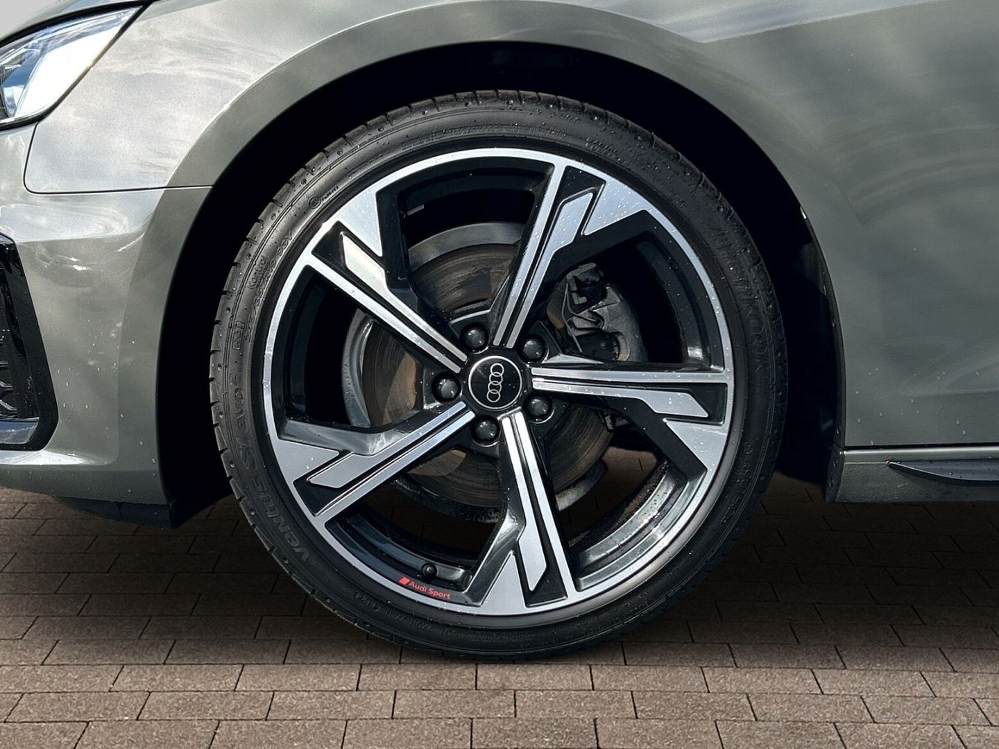 Fahrzeugabbildung Audi A4 Avant 35 TDI S Line Competition+ AHK+ Kamera