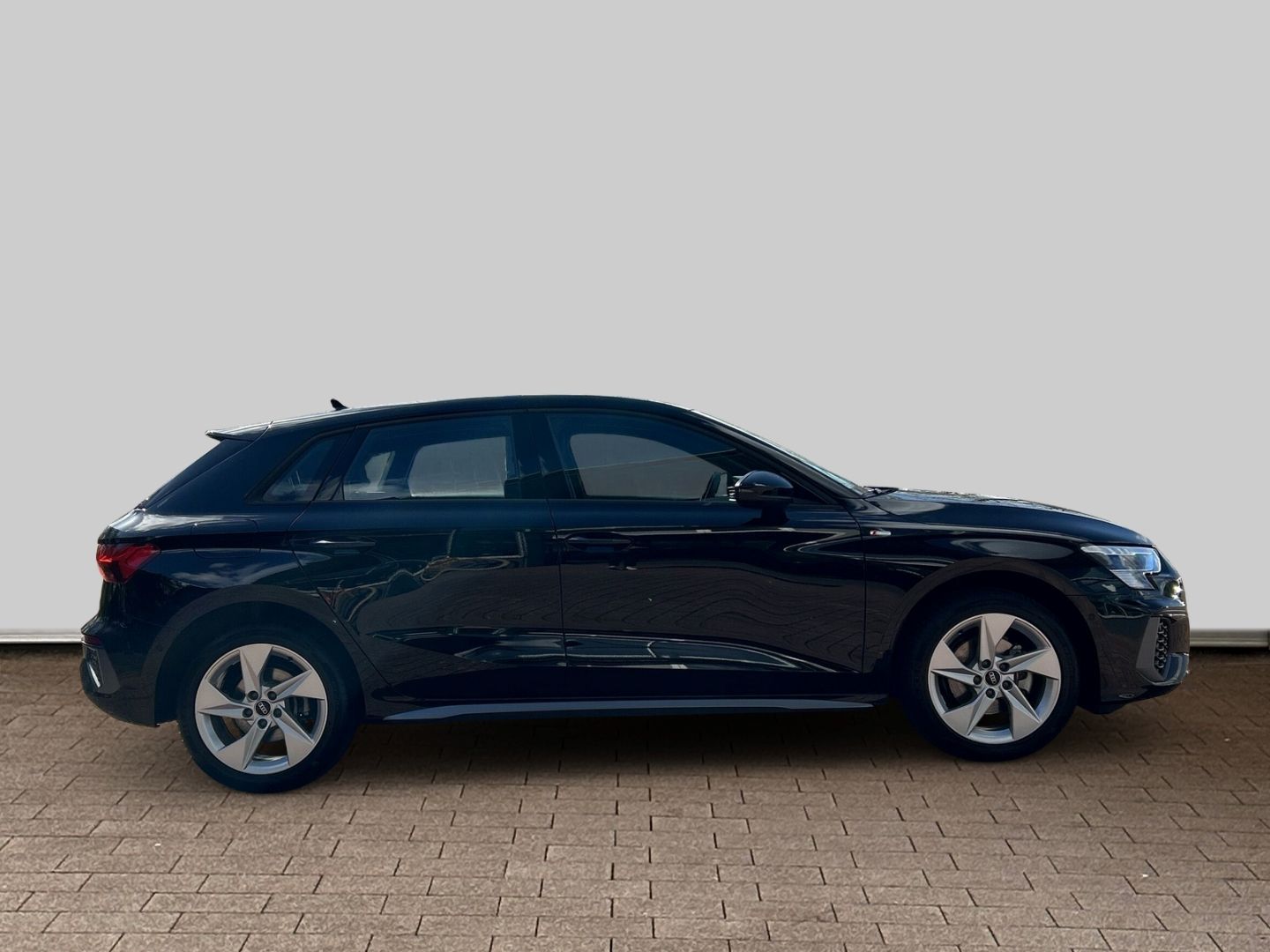 Fahrzeug 9 Fahrzeugabbildung Audi A3 line Sportback 35 TDI 6-Gang Schalter S Line