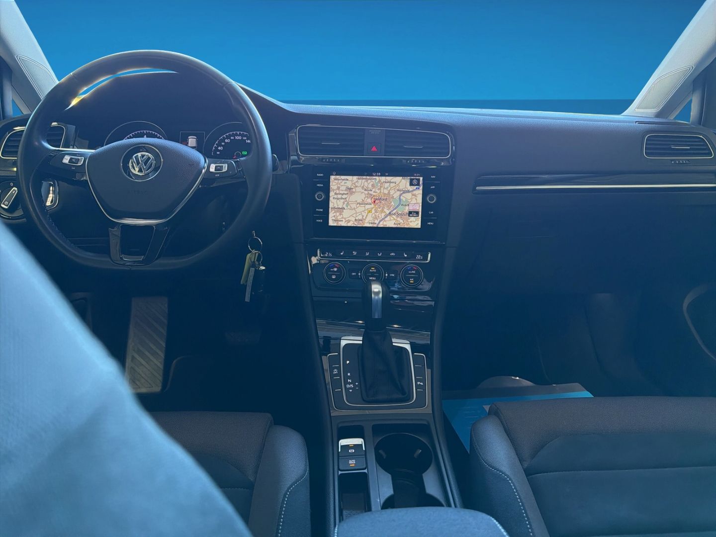 Fahrzeugabbildung Volkswagen Golf VII 1.5 TSI Highline Rear View Navi Clima