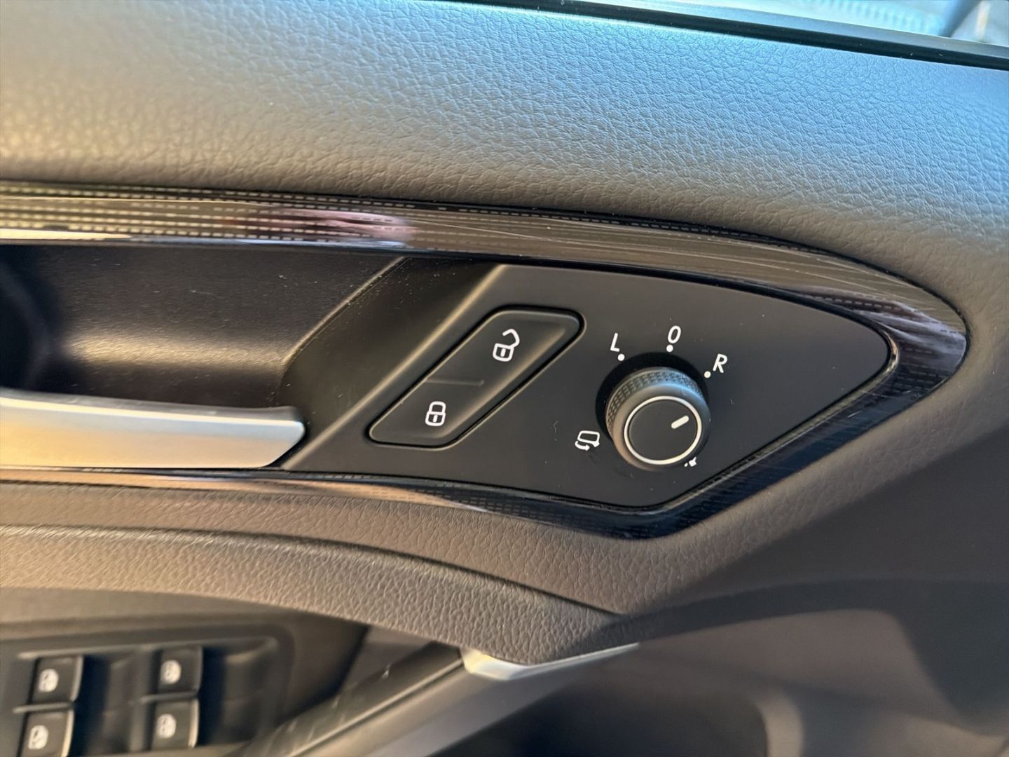 Fahrzeugabbildung Volkswagen Golf VII 1.5 TSI Highline Rear View Navi Clima