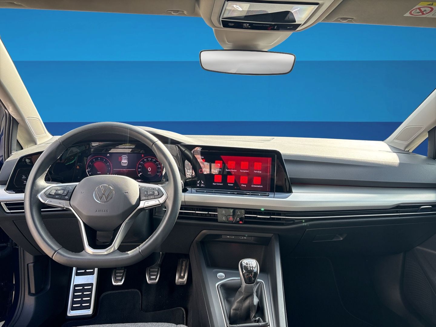 Fahrzeugabbildung Volkswagen Golf VIII 1.5 TSI SHZ PDC CarPlay ACC