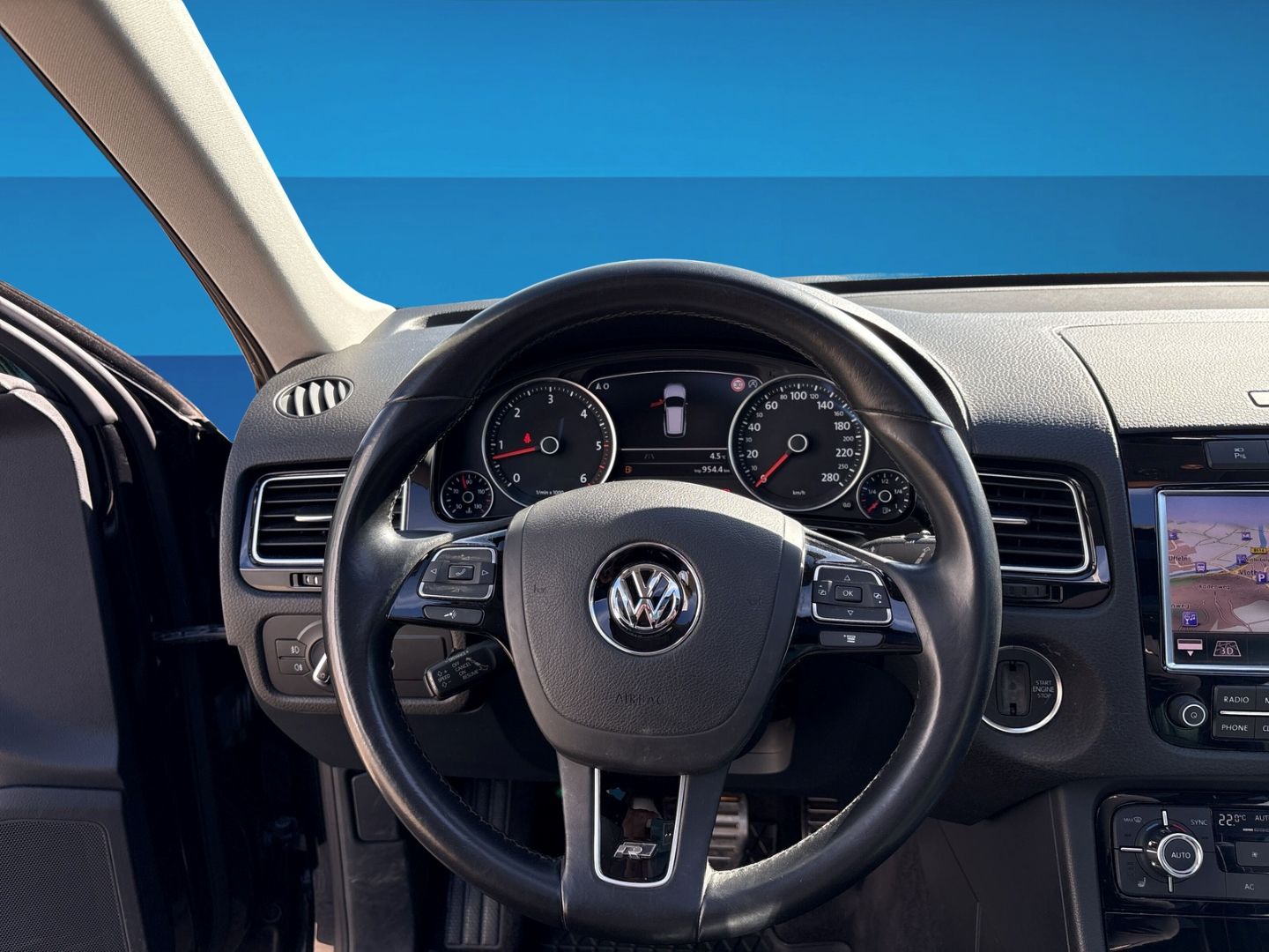 Fahrzeugabbildung Volkswagen Touareg 3.0 V6 TDI R-LINE LEDER 20 ZOLL AHK PANO