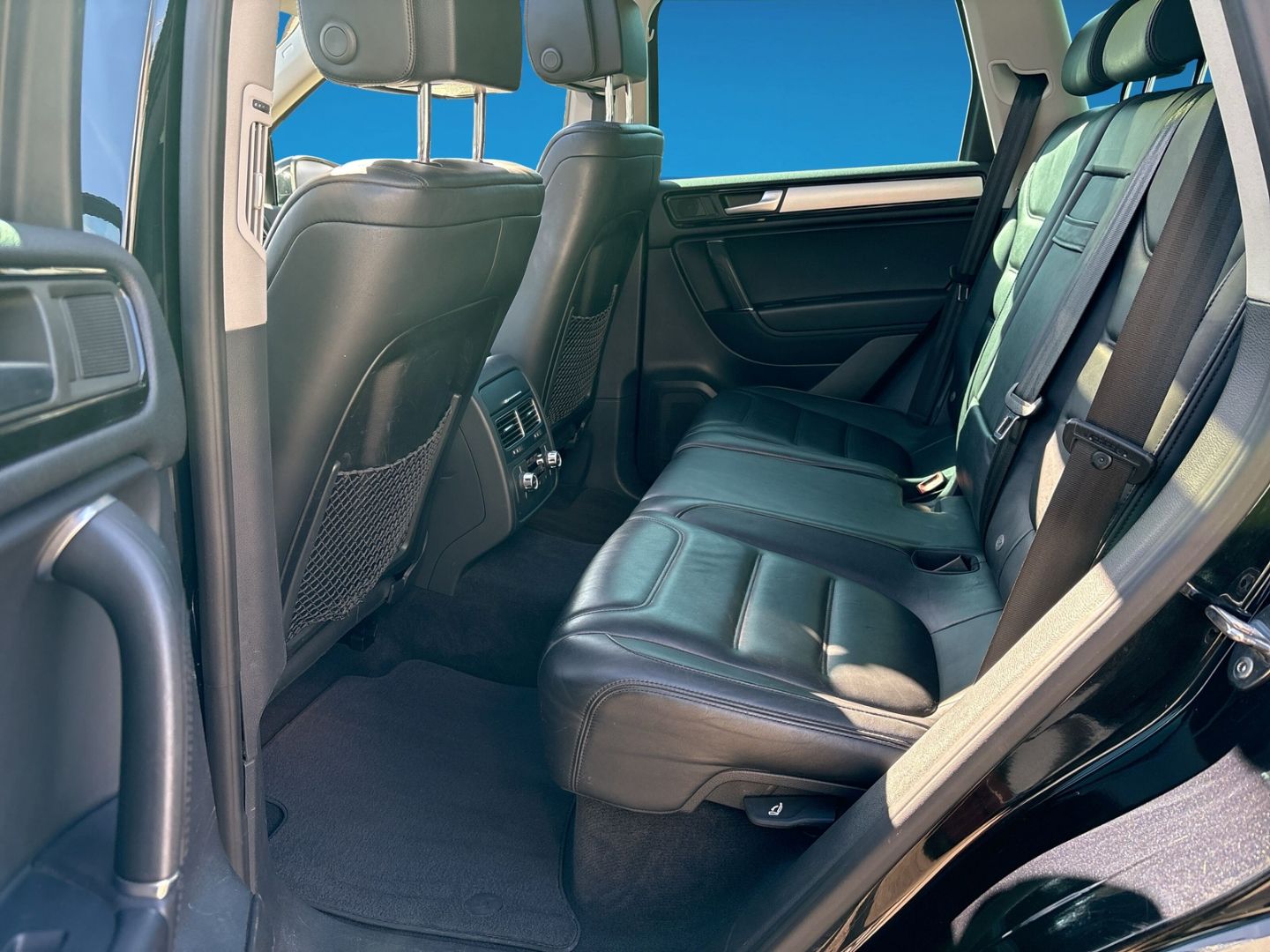 Fahrzeugabbildung Volkswagen Touareg 3.0 V6 TDI R-LINE LEDER 20 ZOLL AHK PANO