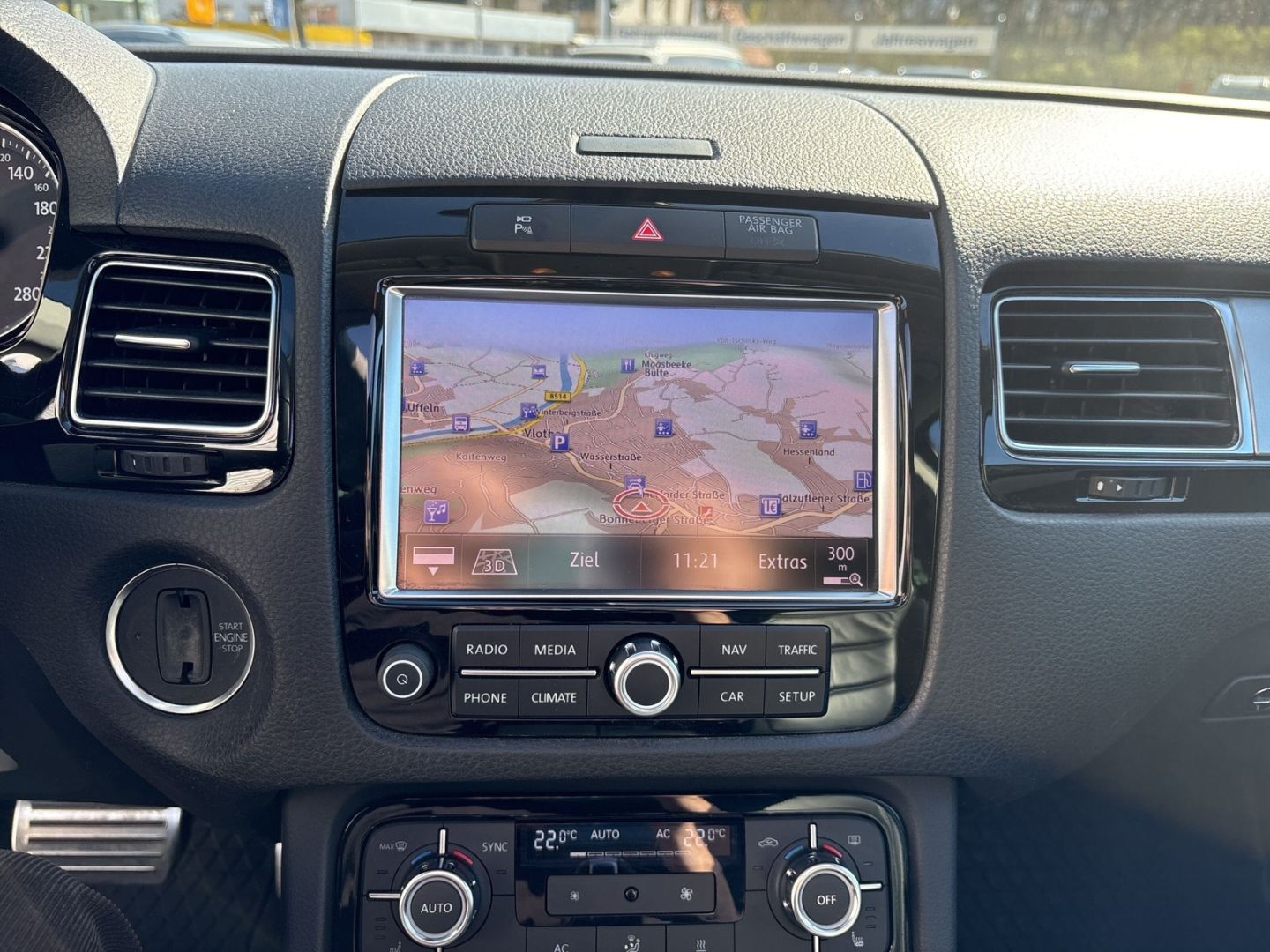 Fahrzeugabbildung Volkswagen Touareg 3.0 V6 TDI R-LINE LEDER 20 ZOLL AHK PANO