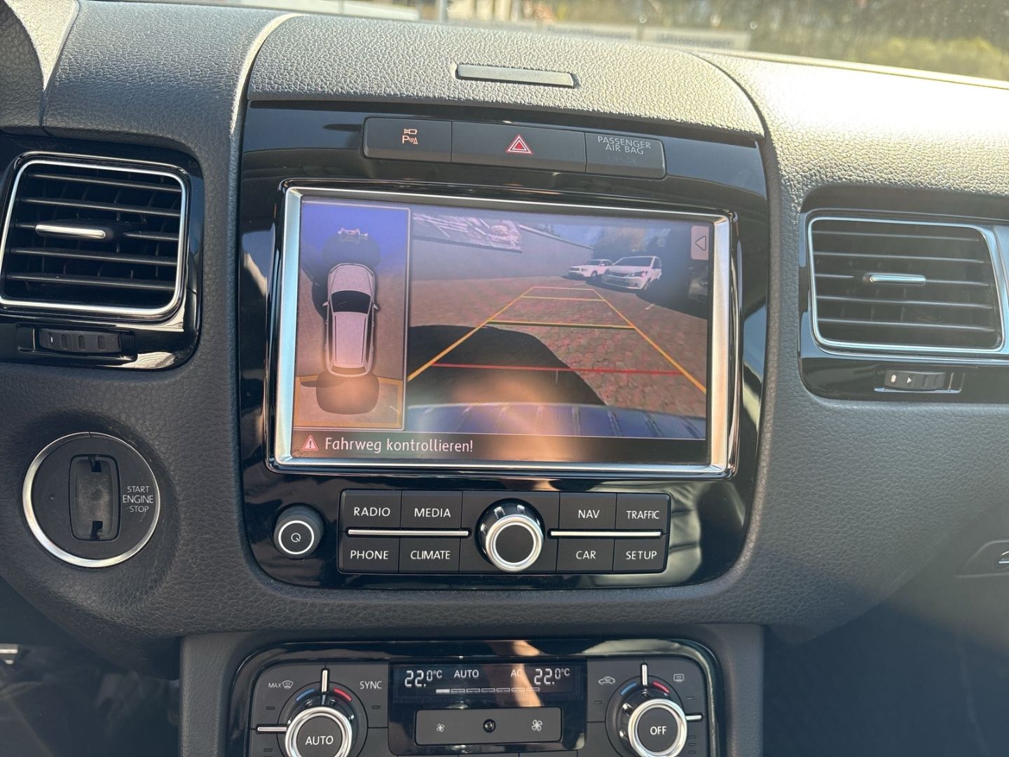 Fahrzeugabbildung Volkswagen Touareg 3.0 V6 TDI R-LINE LEDER 20 ZOLL AHK PANO