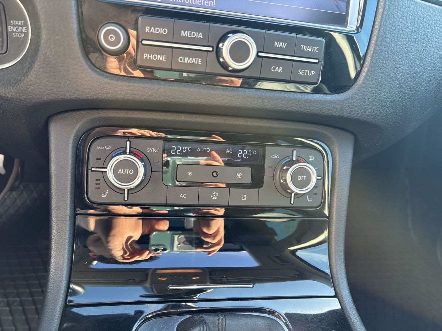 Fahrzeugabbildung Volkswagen Touareg 3.0 V6 TDI R-LINE LEDER 20 ZOLL AHK PANO