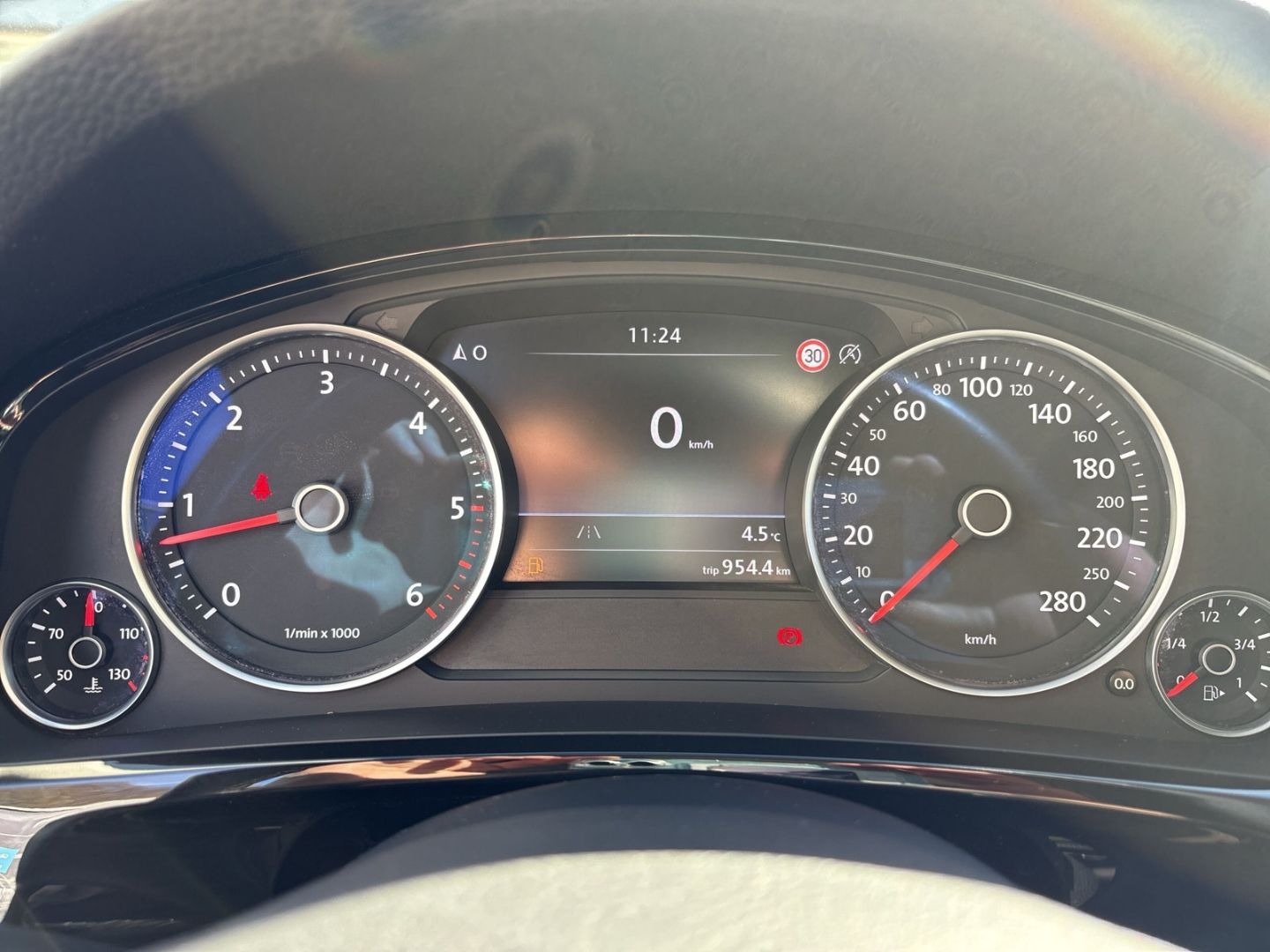 Fahrzeugabbildung Volkswagen Touareg 3.0 V6 TDI R-LINE LEDER 20 ZOLL AHK PANO