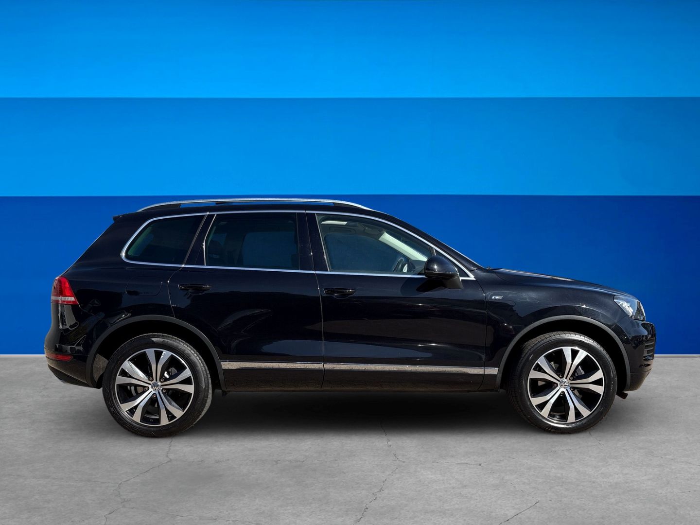 Fahrzeugabbildung Volkswagen Touareg 3.0 V6 TDI R-LINE LEDER 20 ZOLL AHK PANO