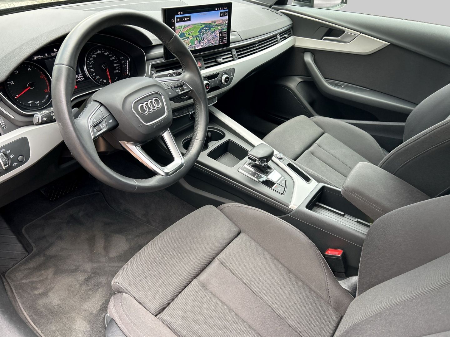 Fahrzeugabbildung Audi A4 AVANT 35 TDI LED+NAVI+PDC+ASSISTENZSY+KAMERA