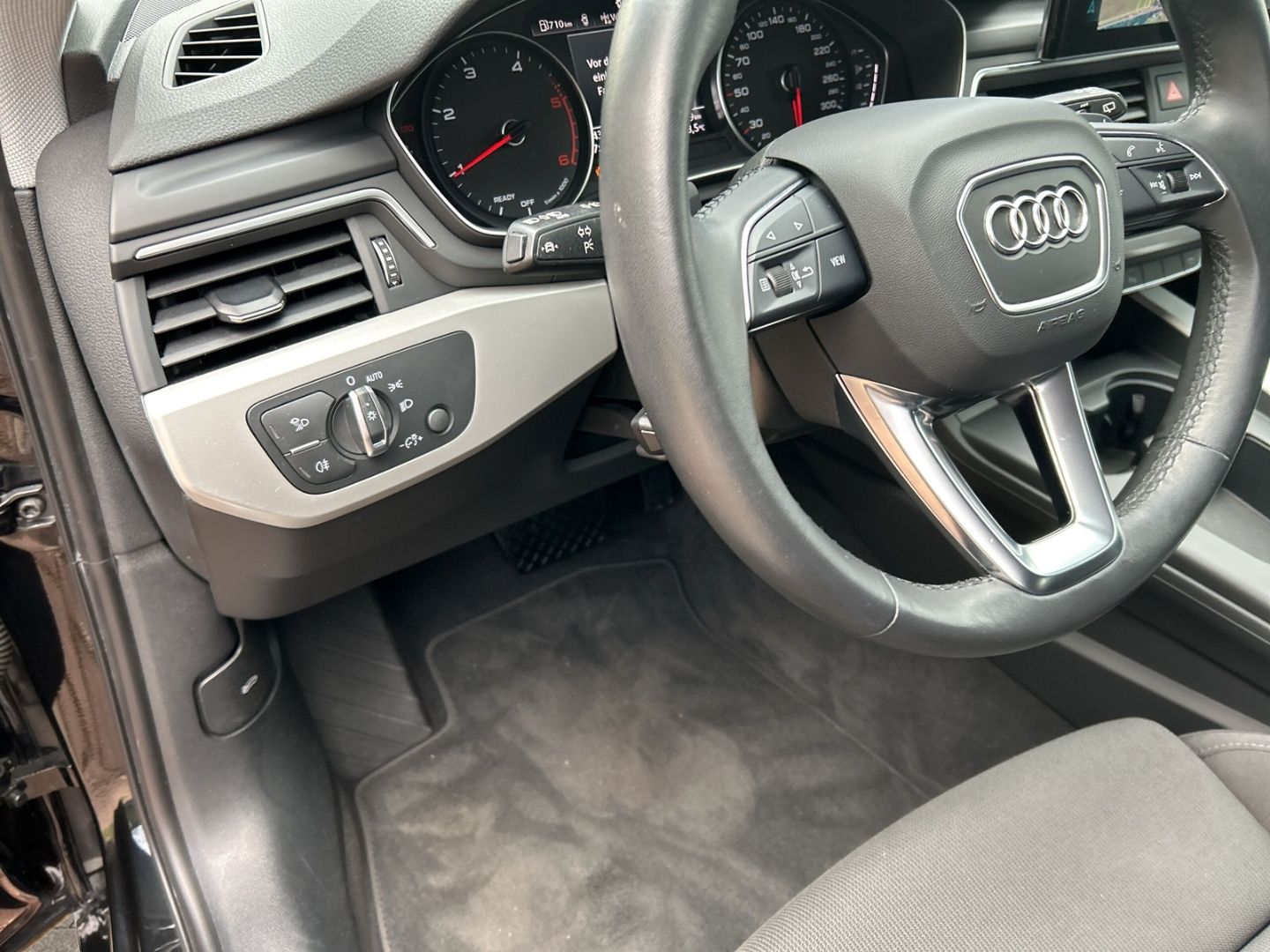 Fahrzeugabbildung Audi A4 AVANT 35 TDI LED+NAVI+PDC+ASSISTENZSY+KAMERA