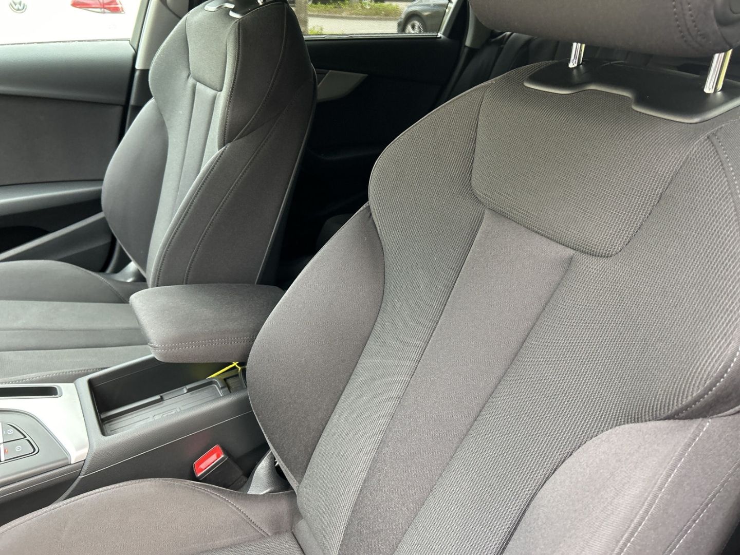 Fahrzeugabbildung Audi A4 AVANT 35 TDI LED+NAVI+PDC+ASSISTENZSY+KAMERA