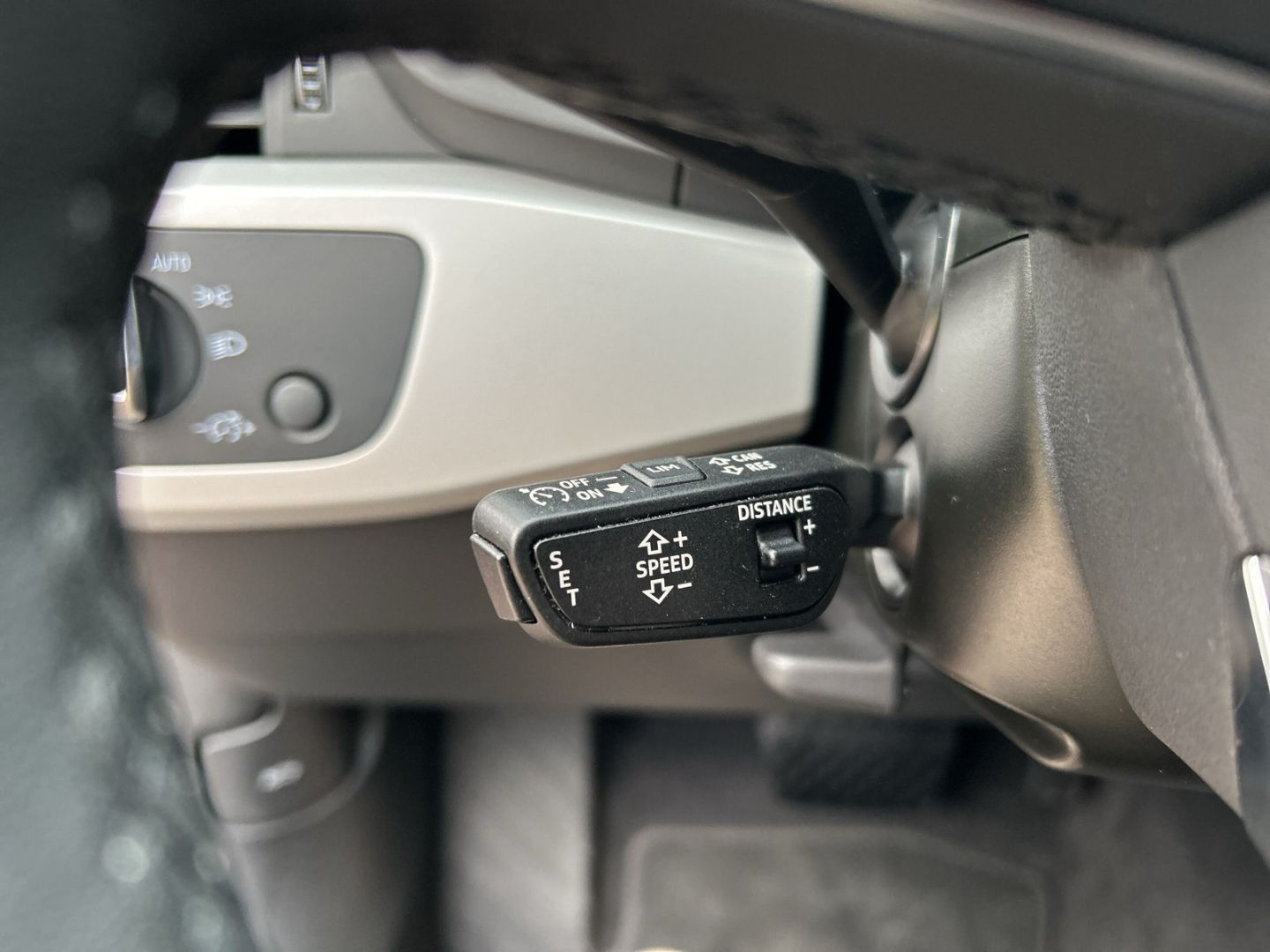 Fahrzeugabbildung Audi A4 AVANT 35 TDI LED+NAVI+PDC+ASSISTENZSY+KAMERA