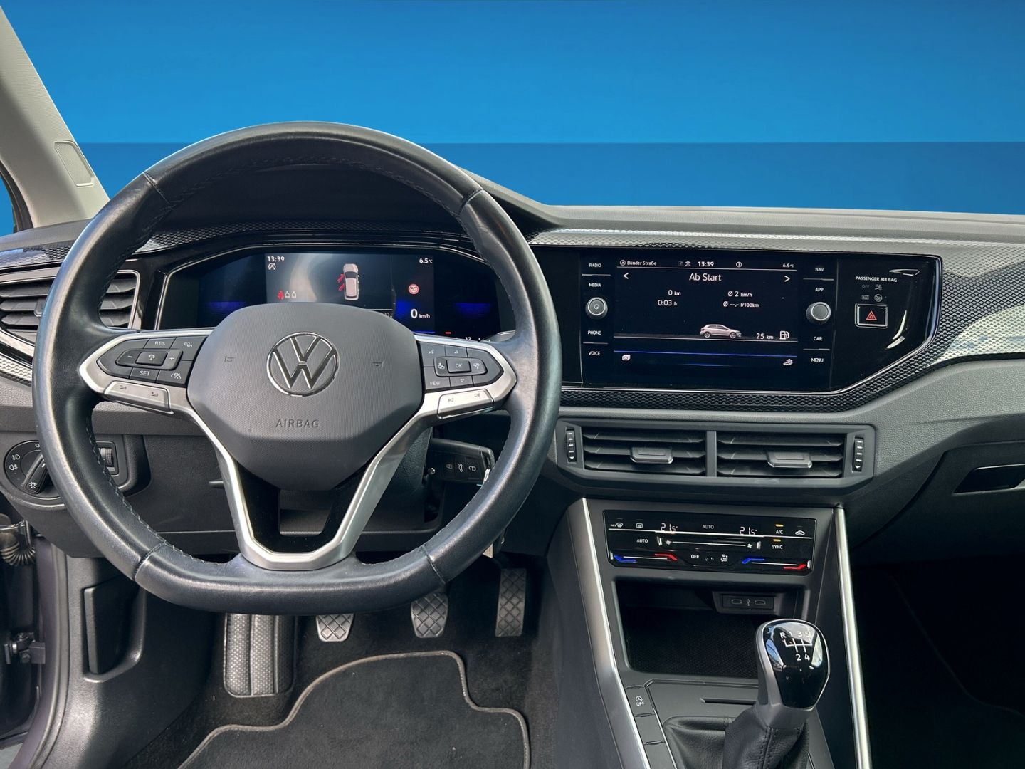 Fahrzeugabbildung Volkswagen Polo VI 1.0 TSI Life Navi Digitales Cockpit LED