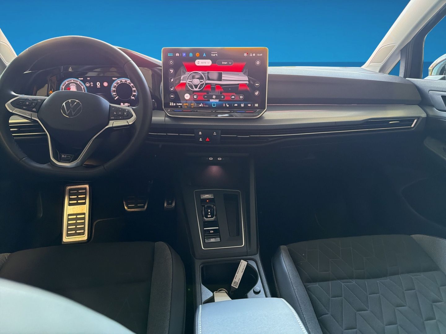 Fahrzeugabbildung Volkswagen Golf 8 1.5 eTSI Goal Rear View AHK