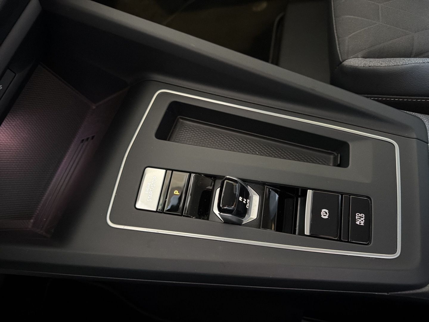 Fahrzeugabbildung Volkswagen Golf 8 1.5 eTSI Goal Rear View AHK