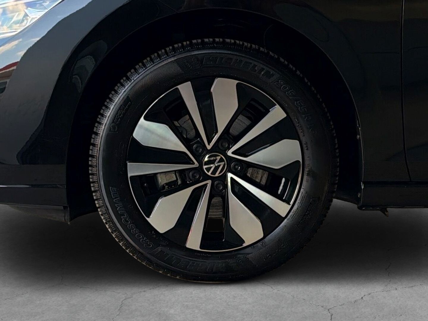 Fahrzeugabbildung Volkswagen Golf 8 1.5 eTSI Goal Rear View AHK