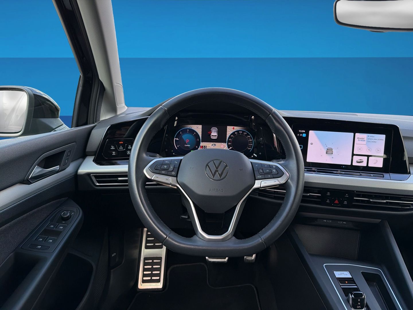 Fahrzeugabbildung Volkswagen Golf 8 2.0 TDI Move Rear View AHK DSG