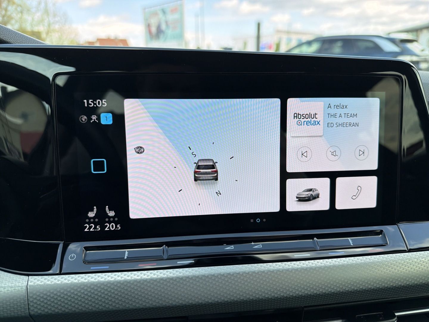 Fahrzeugabbildung Volkswagen Golf 8 2.0 TDI Move Rear View AHK DSG