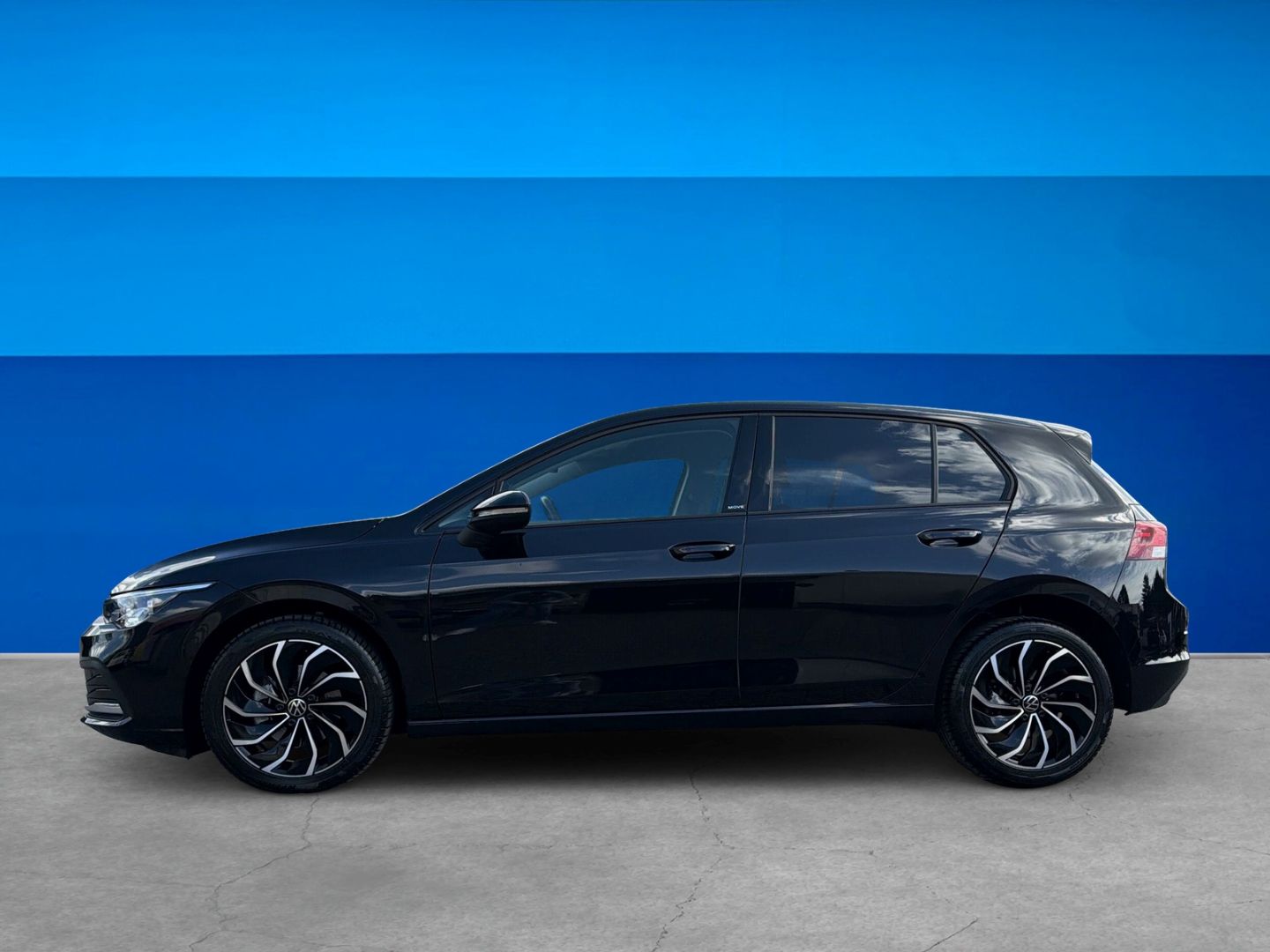 Fahrzeugabbildung Volkswagen Golf 8 2.0 TDI Move Rear View AHK DSG