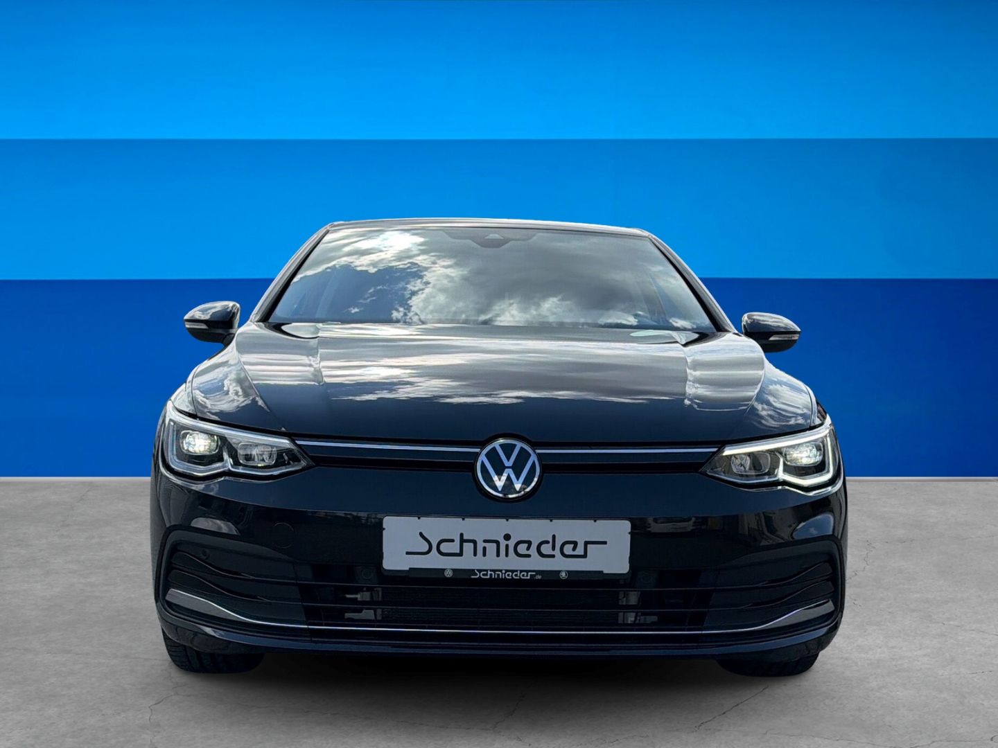 Fahrzeugabbildung Volkswagen Golf 8 2.0 TDI Move Rear View AHK DSG