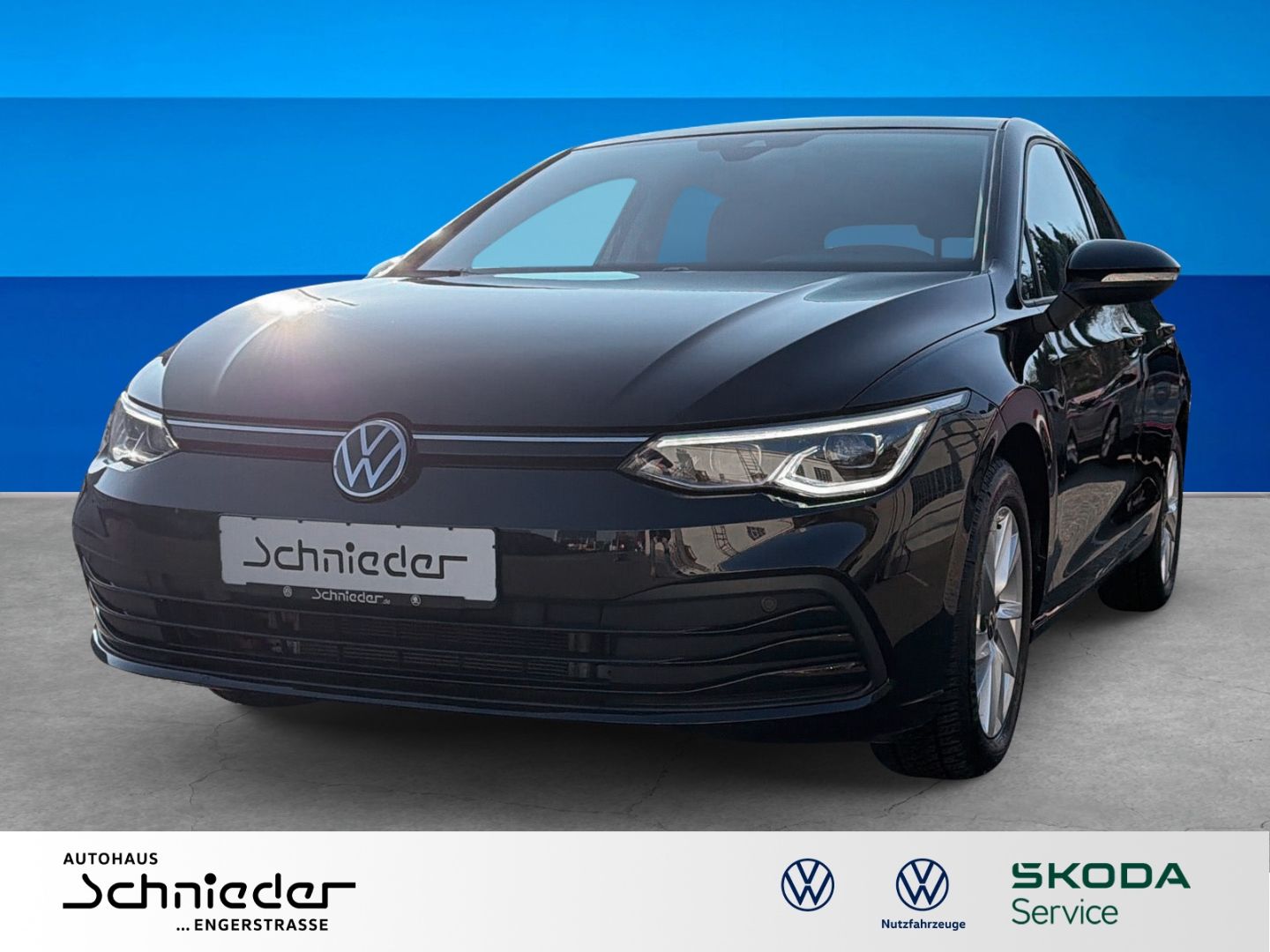 Fahrzeug 3 Fahrzeugabbildung Volkswagen Golf 8 2.0 TDI Life Rear View Business Premium - mit KI generiert/bearbeitet