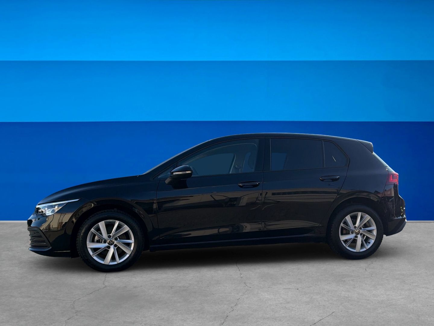 Fahrzeug 4 Fahrzeugabbildung Volkswagen Golf 8 2.0 TDI Life Rear View Business Premium - mit KI generiert/bearbeitet