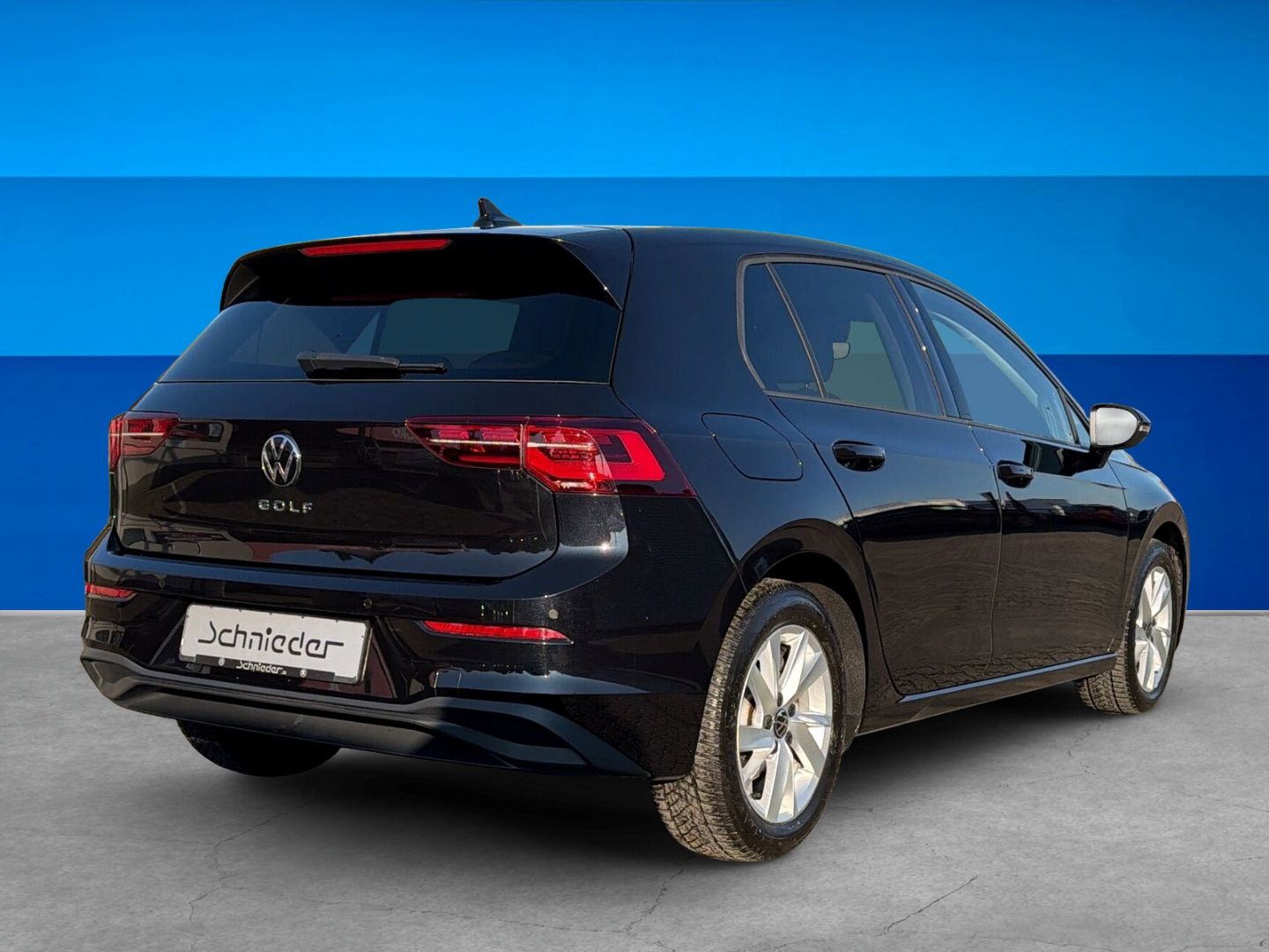 Fahrzeug 7 Fahrzeugabbildung Volkswagen Golf 8 2.0 TDI Life Rear View Business Premium - mit KI generiert/bearbeitet