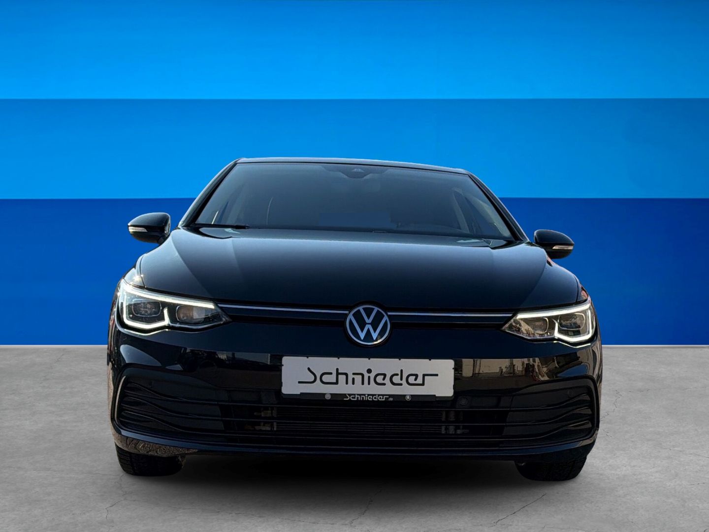Fahrzeug 8 Fahrzeugabbildung Volkswagen Golf 8 2.0 TDI Life Rear View Business Premium - mit KI generiert/bearbeitet
