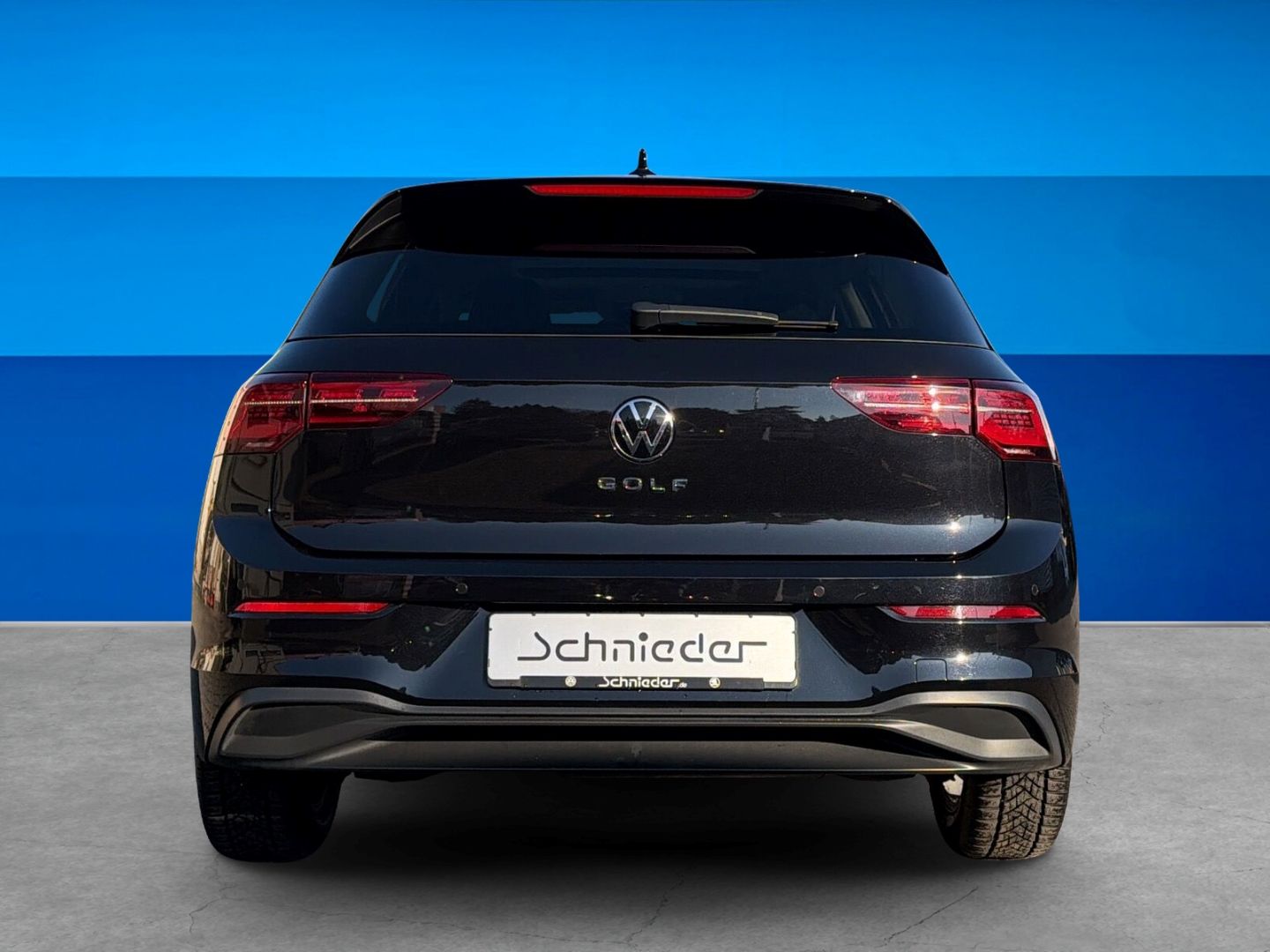 Fahrzeug 9 Fahrzeugabbildung Volkswagen Golf 8 2.0 TDI Life Rear View Business Premium - mit KI generiert/bearbeitet