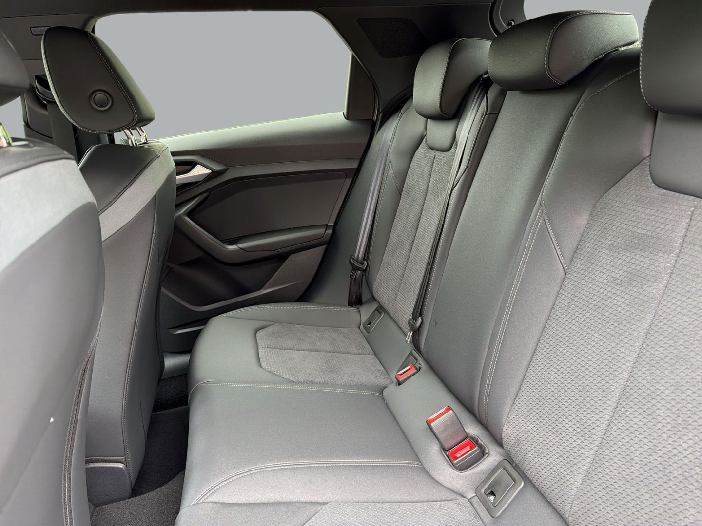 Fahrzeug 14 Fahrzeugabbildung Audi A1 SPORTBACK 30TFSi S-TRONIC+SLINE+VIRTUAL+PDC