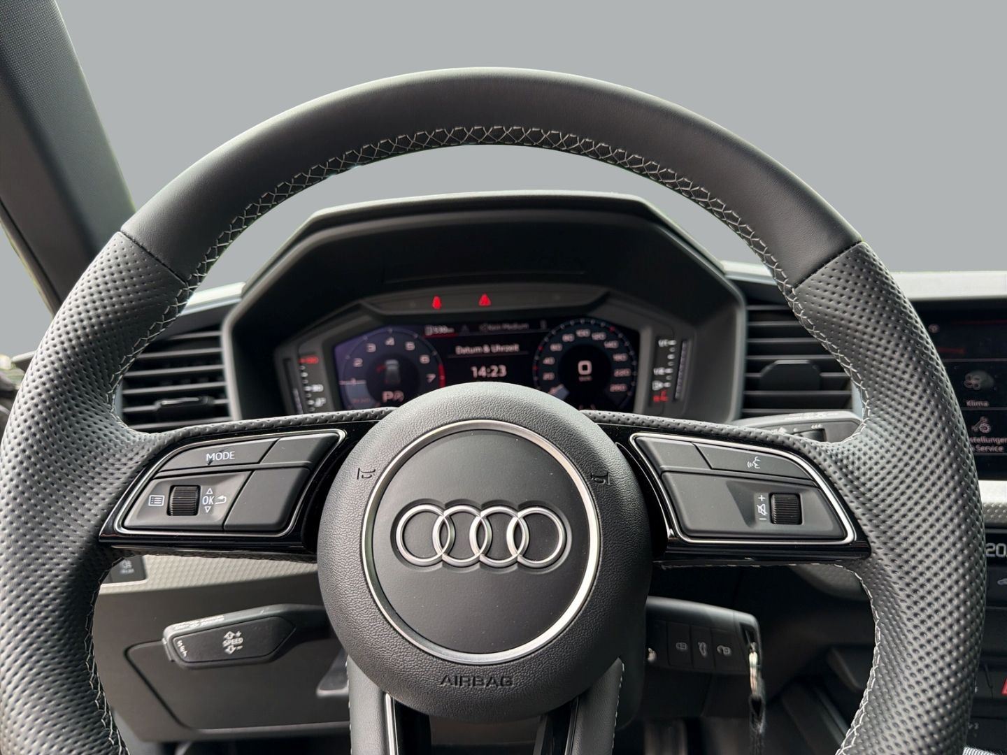 Fahrzeug 16 Fahrzeugabbildung Audi A1 SPORTBACK 30TFSi S-TRONIC+SLINE+VIRTUAL+PDC