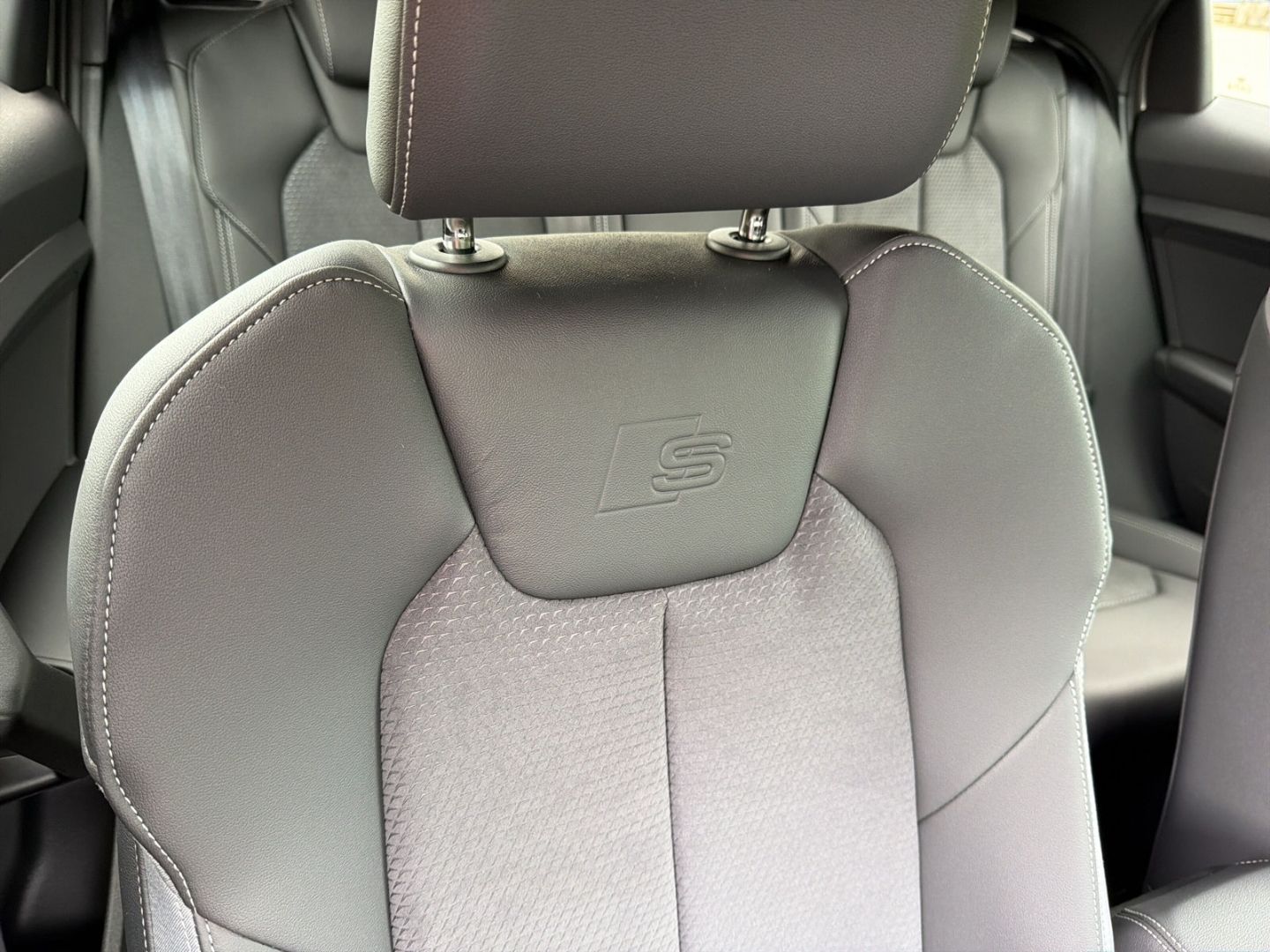 Fahrzeug 23 Fahrzeugabbildung Audi A1 SPORTBACK 30TFSi S-TRONIC+SLINE+VIRTUAL+PDC