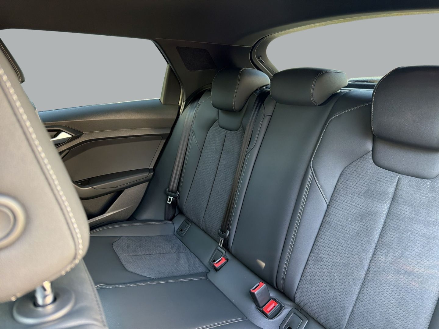 Fahrzeug 14 Fahrzeugabbildung Audi A1 SPORTBACK 30TFSi S-TRONIC+SLINE+VIRTUAL+PDC