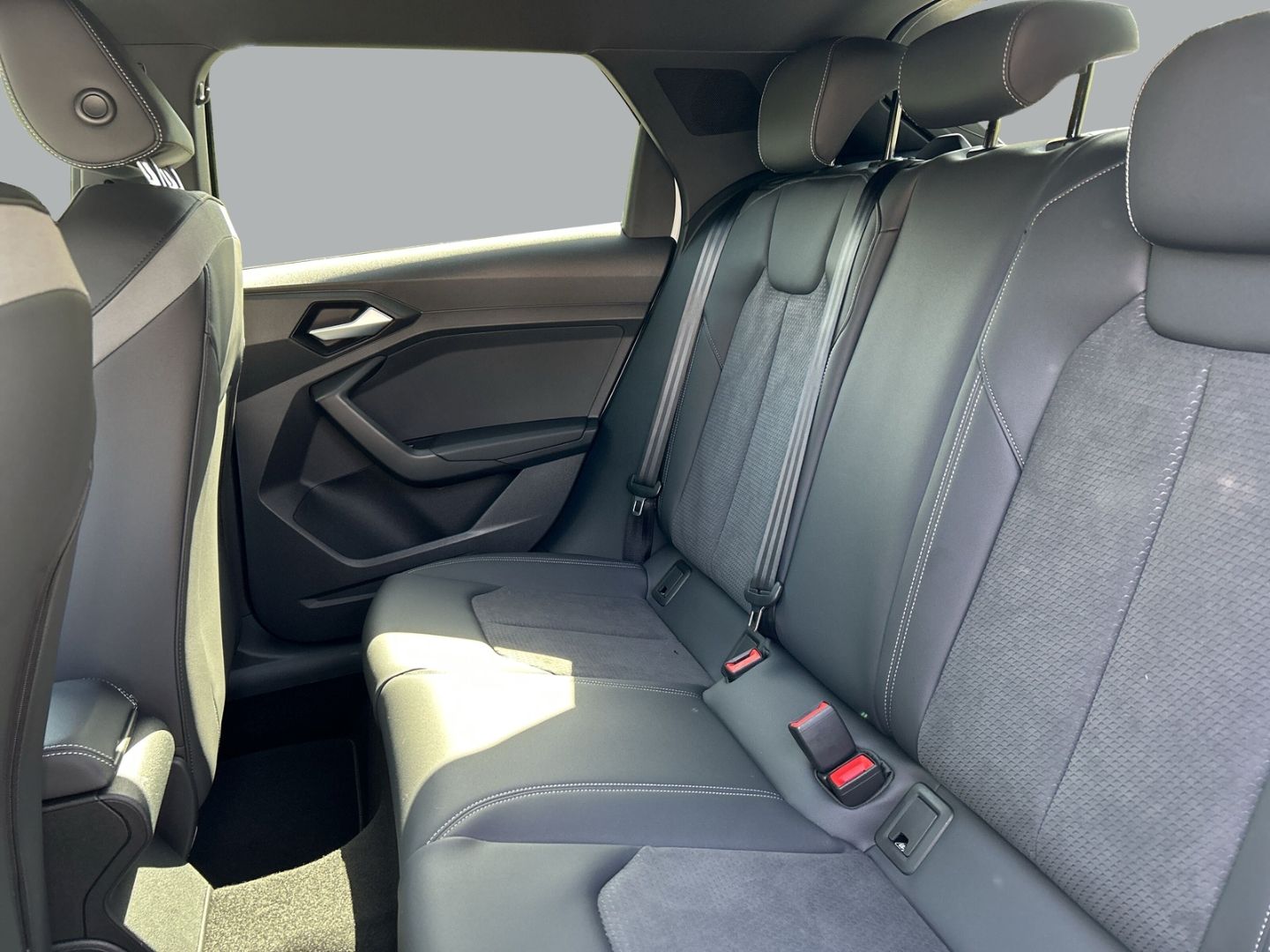 Fahrzeugabbildung Audi A1 SPORTBACK 30TFSi S-TRONIC+SLINE+VIRTUAL+PDC