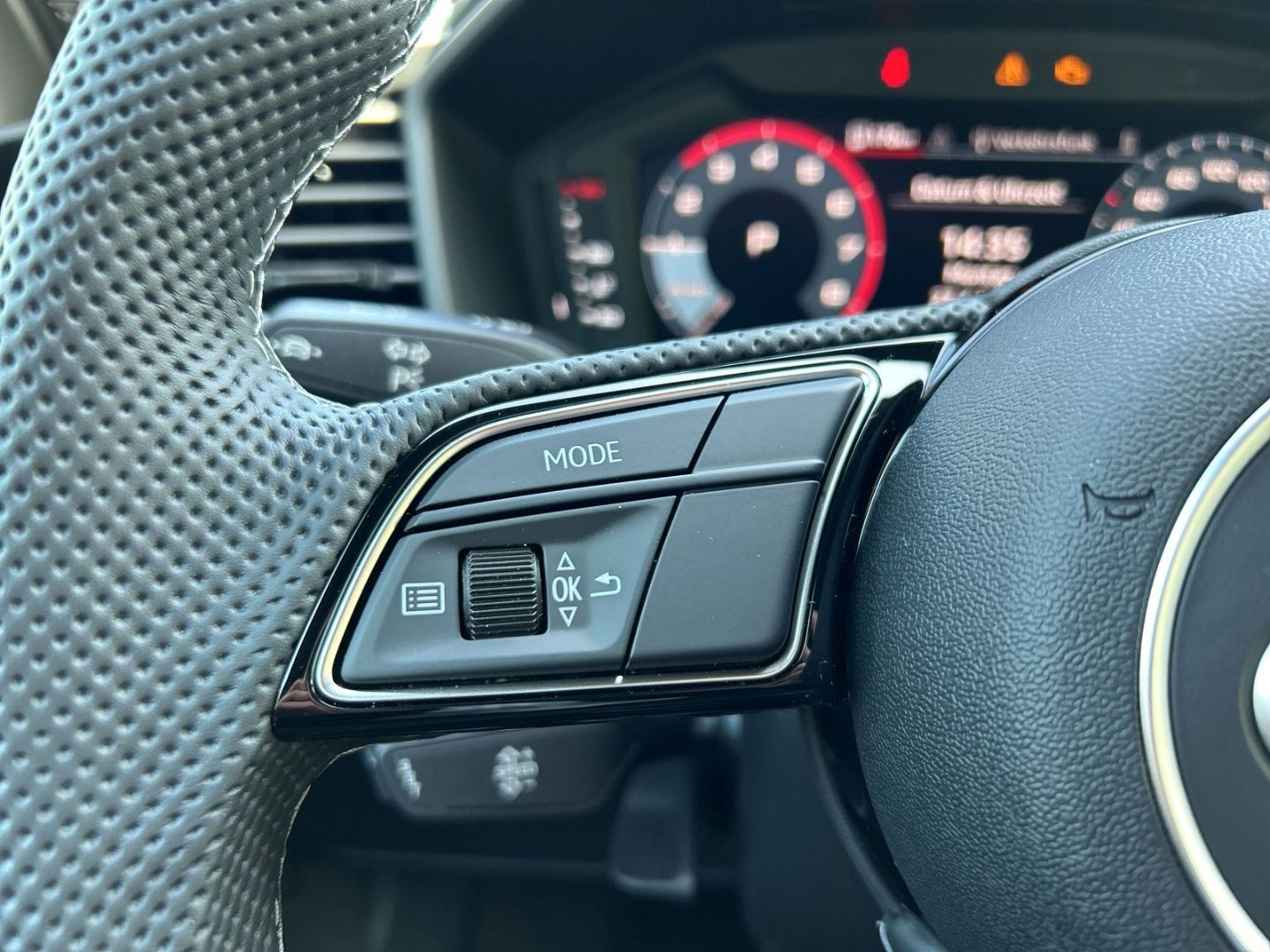Fahrzeugabbildung Audi A1 SPORTBACK 30TFSi S-TRONIC+SLINE+VIRTUAL+PDC