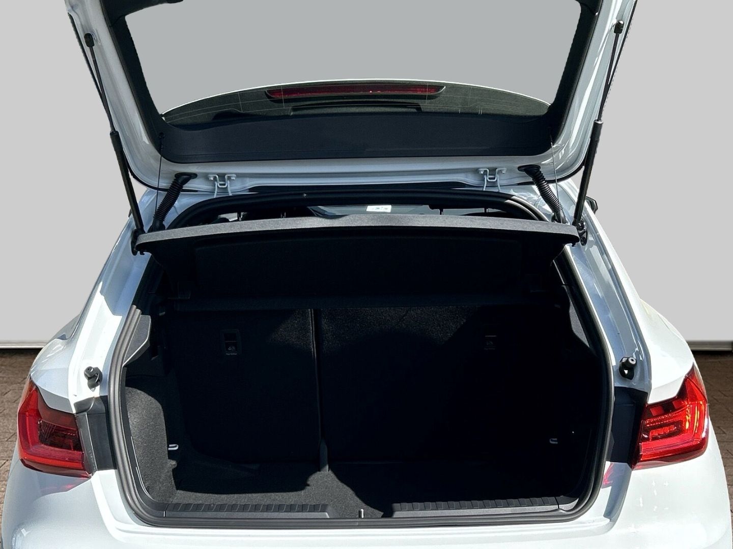 Fahrzeugabbildung Audi A1 SPORTBACK 30TFSi S-TRONIC+SLINE+VIRTUAL+PDC