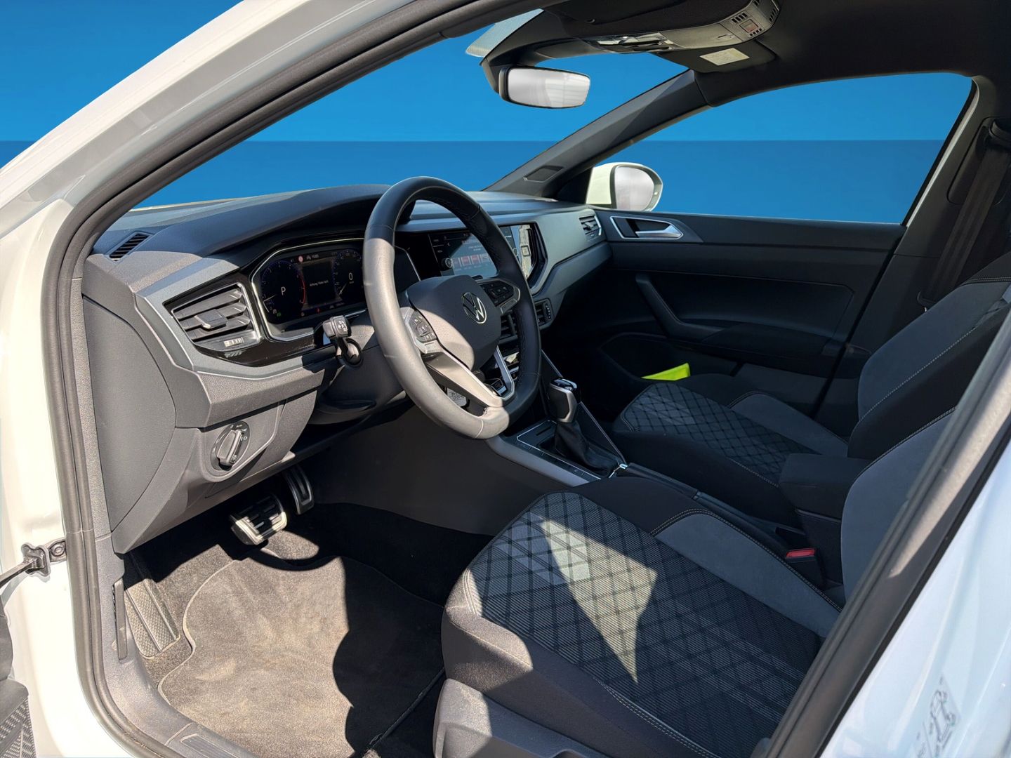 Fahrzeugabbildung Volkswagen Taigo 1.5 TSI R-Line Rear View IQ.DRIVE AHK