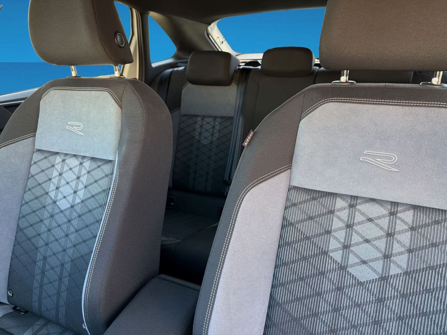 Fahrzeugabbildung Volkswagen Taigo 1.5 TSI R-Line Rear View IQ.DRIVE AHK