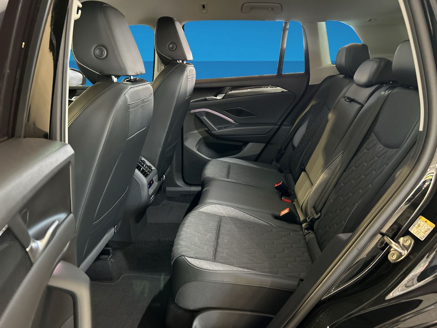 Fahrzeug 13 Fahrzeugabbildung Volkswagen Tiguan ENERGY 2,0l TDI LED EASY OPEN NAVI AREA V