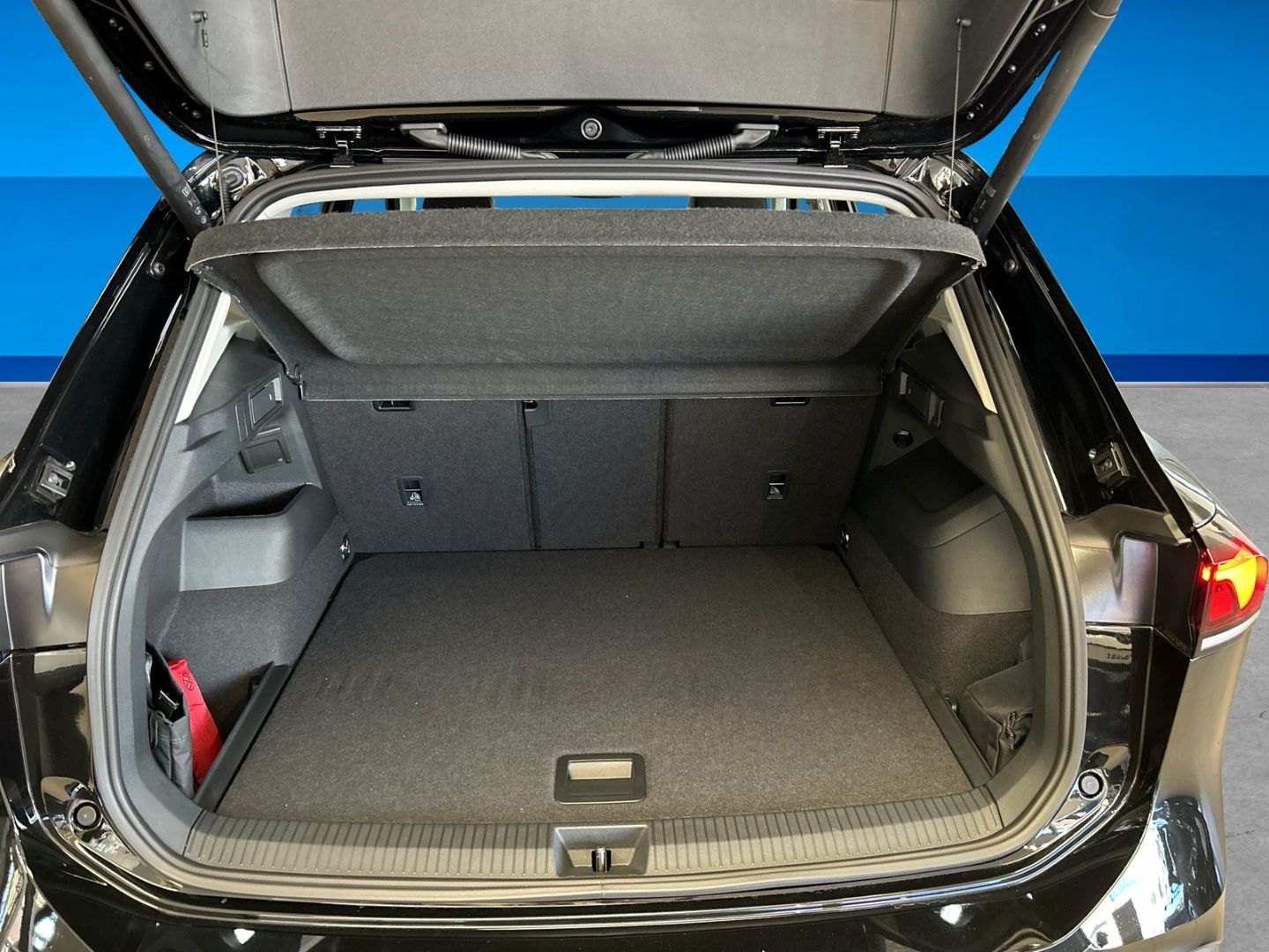Fahrzeug 9 Fahrzeugabbildung Volkswagen Tiguan ENERGY 2,0l TDI LED EASY OPEN NAVI AREA V