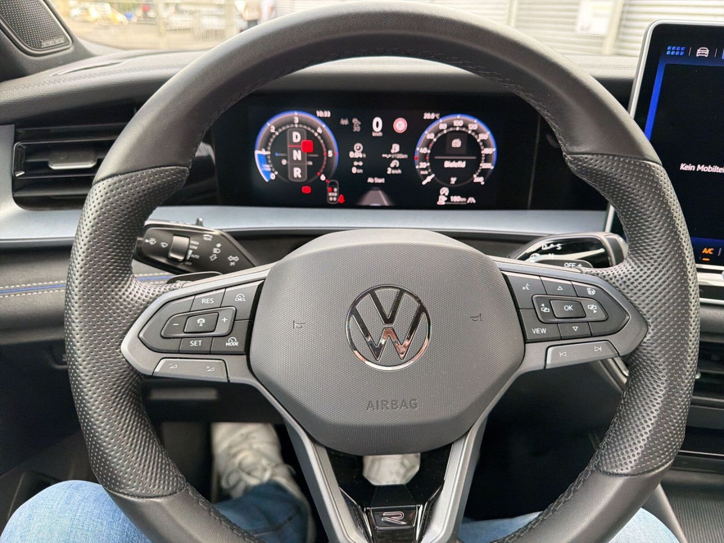 Fahrzeug 21 Fahrzeugabbildung Volkswagen Tayron 2.0 TDI R-Line Black Style 7 Sitzer AHK - mit KI generiert/bearbeitet