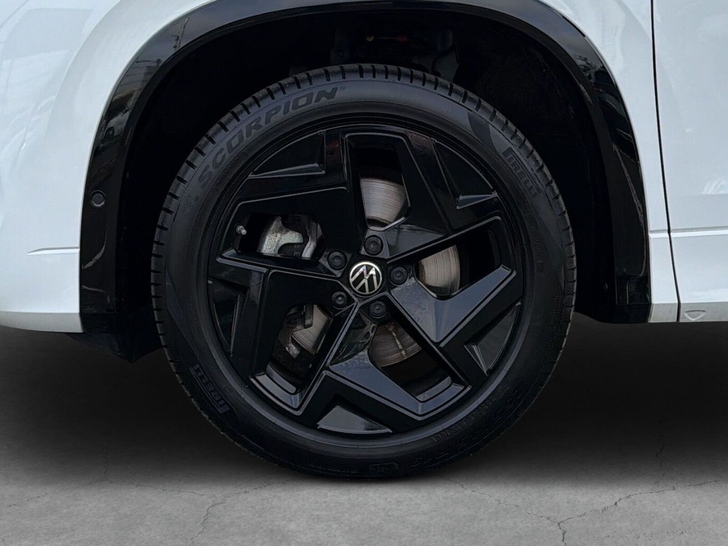 Fahrzeug 10 Fahrzeugabbildung Volkswagen Tayron 2.0 TDI R-Line Black Style 7 Sitzer AHK - mit KI generiert/bearbeitet
