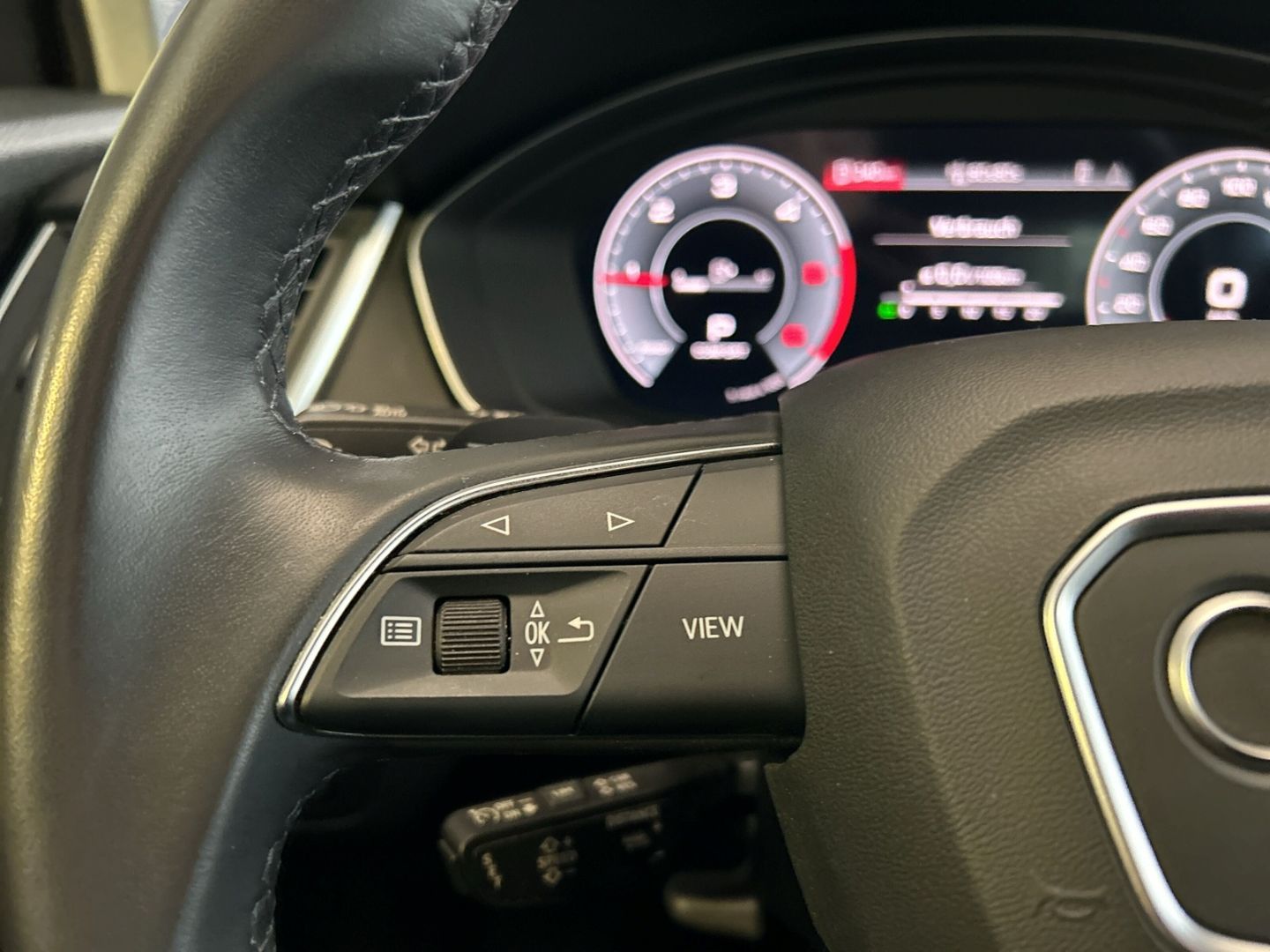 Fahrzeugabbildung Audi Q5 40 TDI quattro LED+NAVI+AHK+ KAMERA+StandHZG - mit KI generiert/bearbeitet