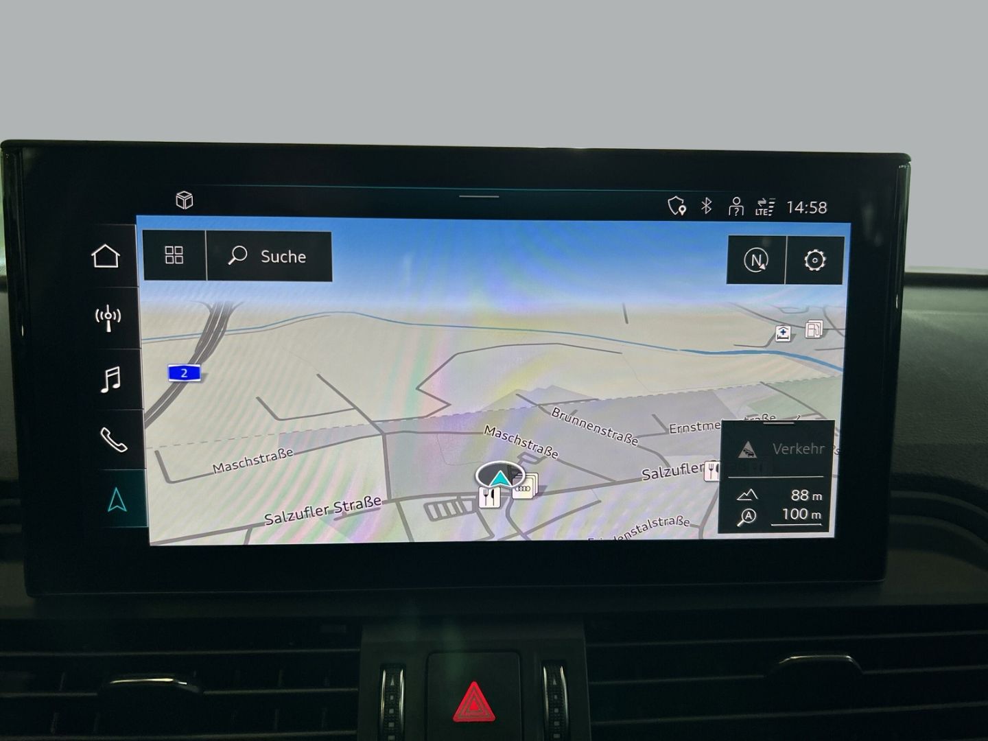 Fahrzeugabbildung Audi Q5 40 TDI quattro LED+NAVI+AHK+ KAMERA+StandHZG - mit KI generiert/bearbeitet