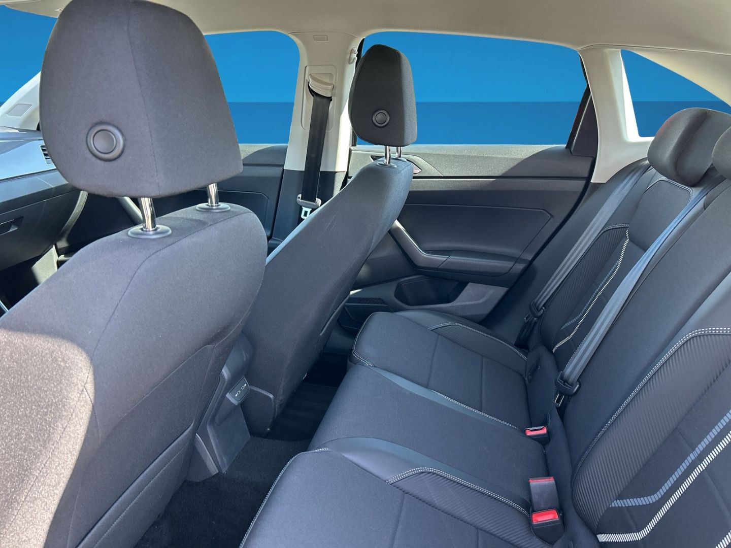 Fahrzeug 15 Fahrzeugabbildung Volkswagen Taigo 1.0 TSI Style Navi Digitales Cockpit LED B - mit KI generiert/bearbeitet
