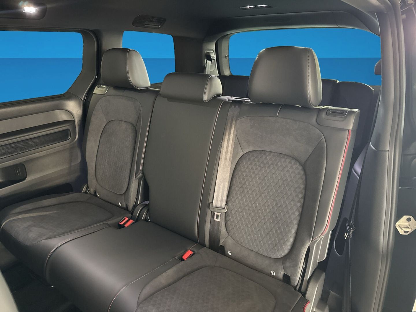 Fahrzeug 13 Fahrzeugabbildung Volkswagen ID. Buzz GTX 4MOTION langer Radstand Motor 250 - mit KI generiert/bearbeitet