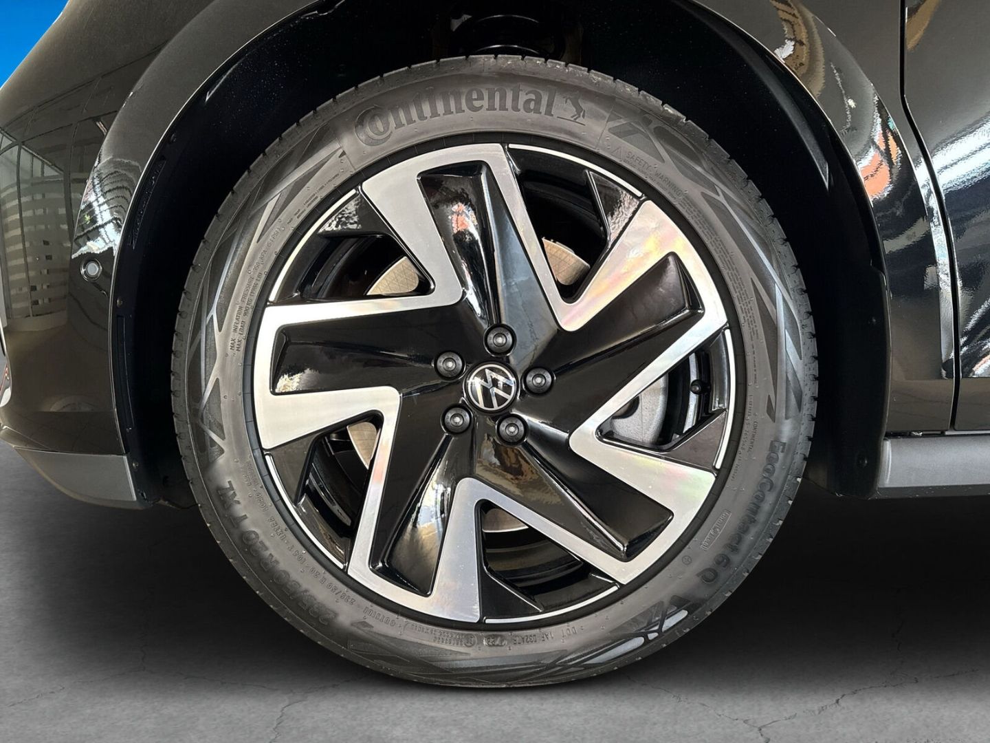Fahrzeug 8 Fahrzeugabbildung Volkswagen ID. Buzz GTX 4MOTION langer Radstand Motor 250 - mit KI generiert/bearbeitet