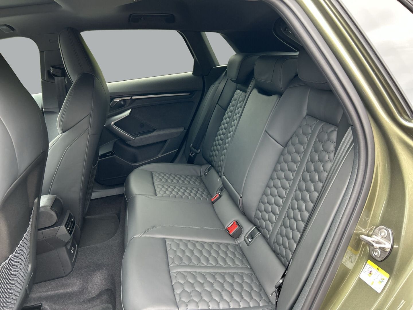 Fahrzeugabbildung Audi RS3 SPORTBACK+LED+HUD+PANO+SPORTABGAS+SONOS - mit KI generiert/bearbeitet