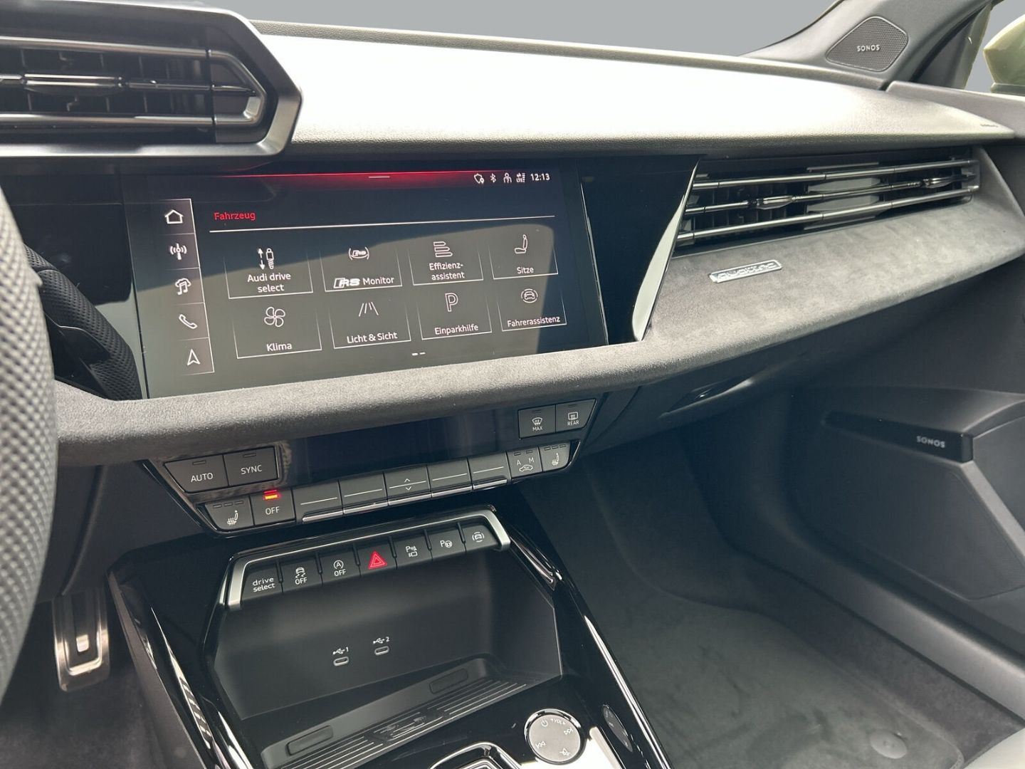 Fahrzeugabbildung Audi RS3 SPORTBACK+LED+HUD+PANO+SPORTABGAS+SONOS - mit KI generiert/bearbeitet